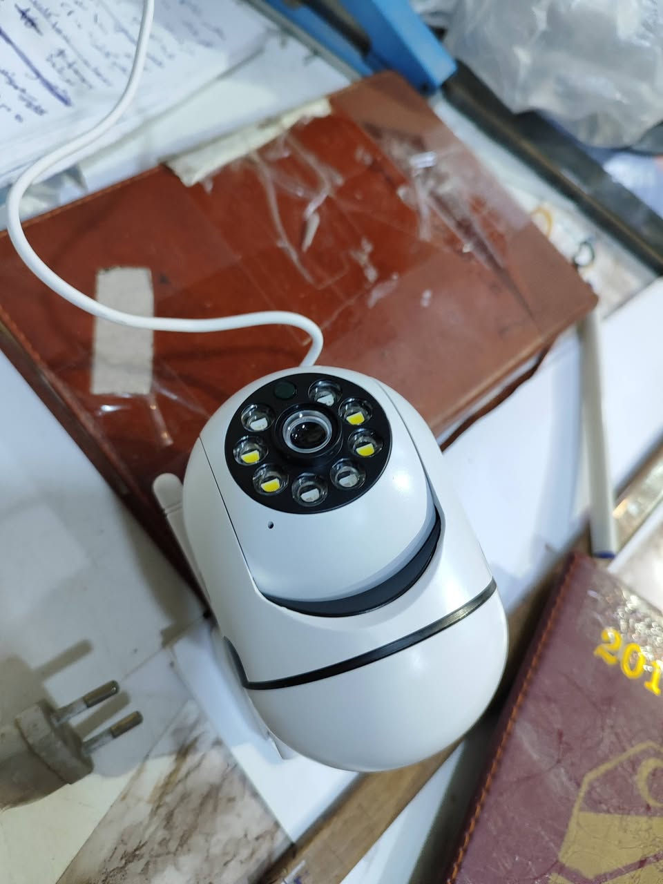 تطلع من البيت وبالك يم الأهل أو المحل؟ وية هالكاميرا الذكية، بيتك دائماً كدام عينك.
✅ دقة عالية وتصوير ليلي واضح مثل النهار.
✅ تتحرك بكل الاتجاهات 360 درجة وتتحكم بيها من موبايلك.
✅ بيها حساس حركة تنبهك إذا صار أي شي.
✅ تدعم واي فاي وما تحتاج تعقيدات وايرات.
✅برنامجها متوفر بسوق بلي v720

#متوفر_قطعة_وحده_فقط

السعر 20 الف فقط 
يتوفر توصيل لجميع المحافظات 🇮🇶


**إذا كنت صاحب هذا الإعلان وتريد حذفه لأي سبب، رجاءا أرسل رسالة إلى الدعم الفني**