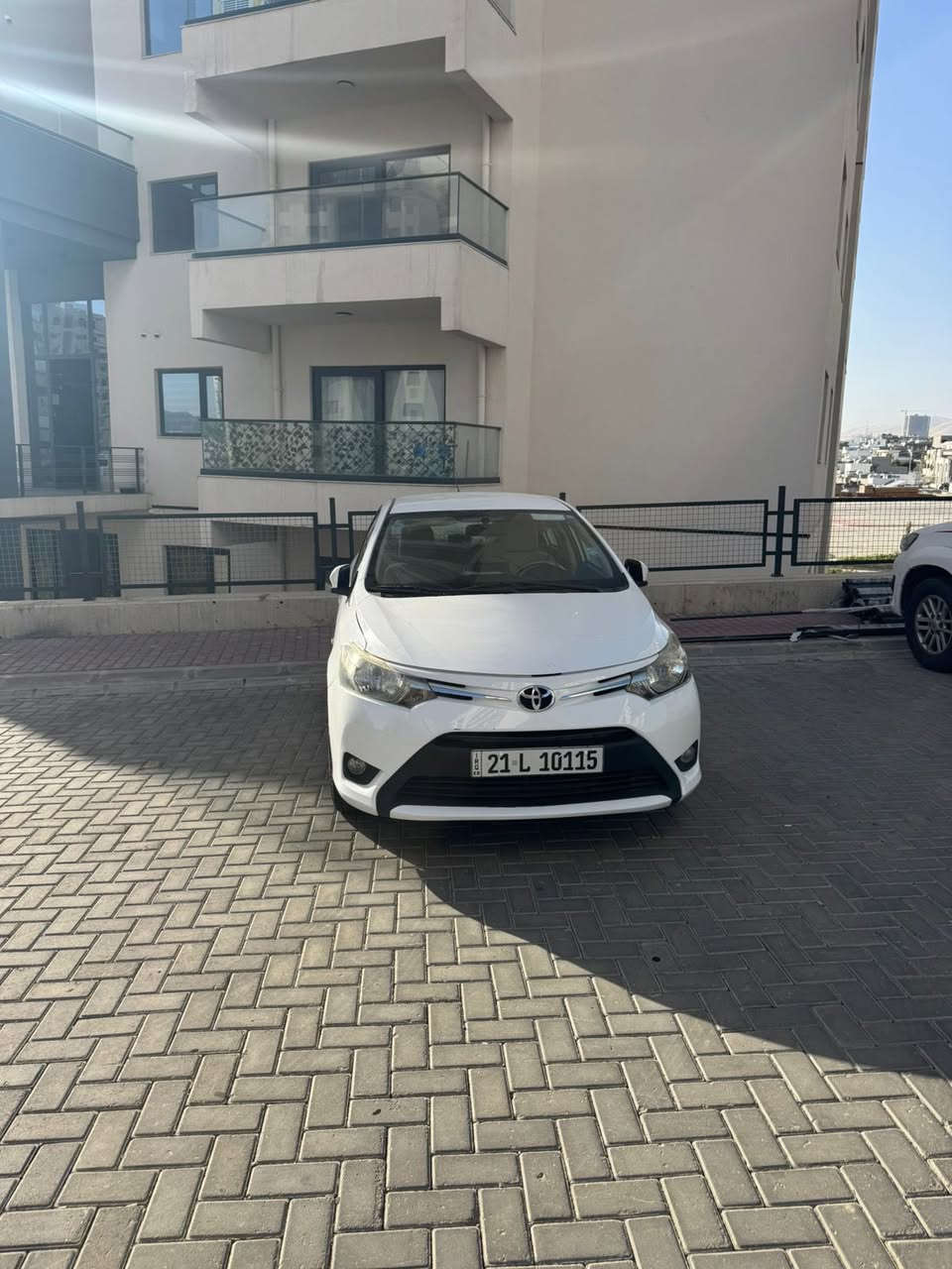 یارس
مۆدێل ٢٠١٤ سفری شەریكەی جیهان 
سپی بەفری ناو زەرد 
تەنیا ١ دۆسیەی بۆیاخە 
مەكینە بچووك 
٢ پەڵە ساردی هەیە 
گێڕ و مەكینە ی بە شەرت 
سەنەوی و رەقەمی تازەیە 
١٤٠ هەزار ڕۆشتووە هەمو گیانی بە شەرت
لە سلێمانییە ناو شار
سیعری / ١١٧ گەڵا و معامەلەیەکی زۆر کەم
سەیارەی ماڵی خۆمە و زۆر پاک ماوەتەوە

***********
