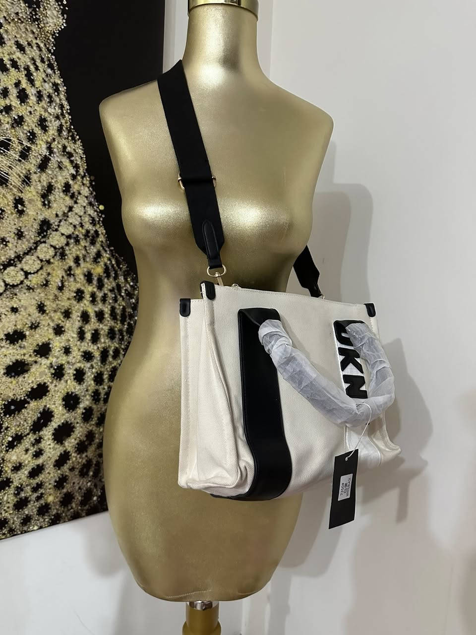 Dkny جديدة اختام بدون كود


**إذا كنت صاحب هذا الإعلان وتريد حذفه لأي سبب، رجاءا أرسل رسالة إلى الدعم الفني**