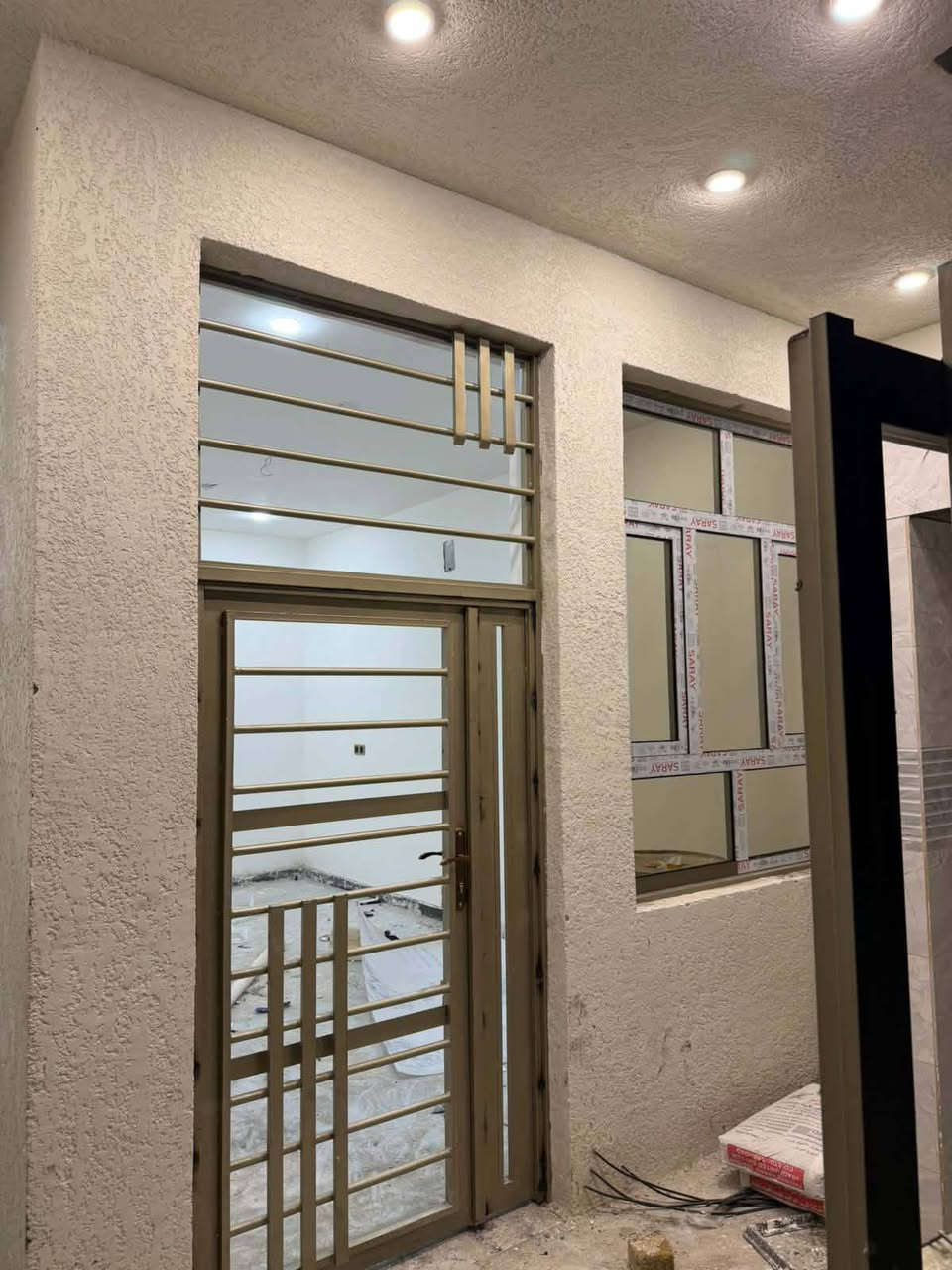 الكوت :
مشتمل مساحته 100م في الدبيه الثالثه طابقين متكون من غرفتين وهول واستقبال ومطبخ وصحيات والسطح شتايكر عرض الشارع 12م بناء حديث مطلوب مبادره 95 مليون والقسط الشهري 435 الف ويردون مقدمه نقد 36 وبيه مجال قليل بقية التفاصيل اتصلوا على الأرقام  ***********
*********** .
