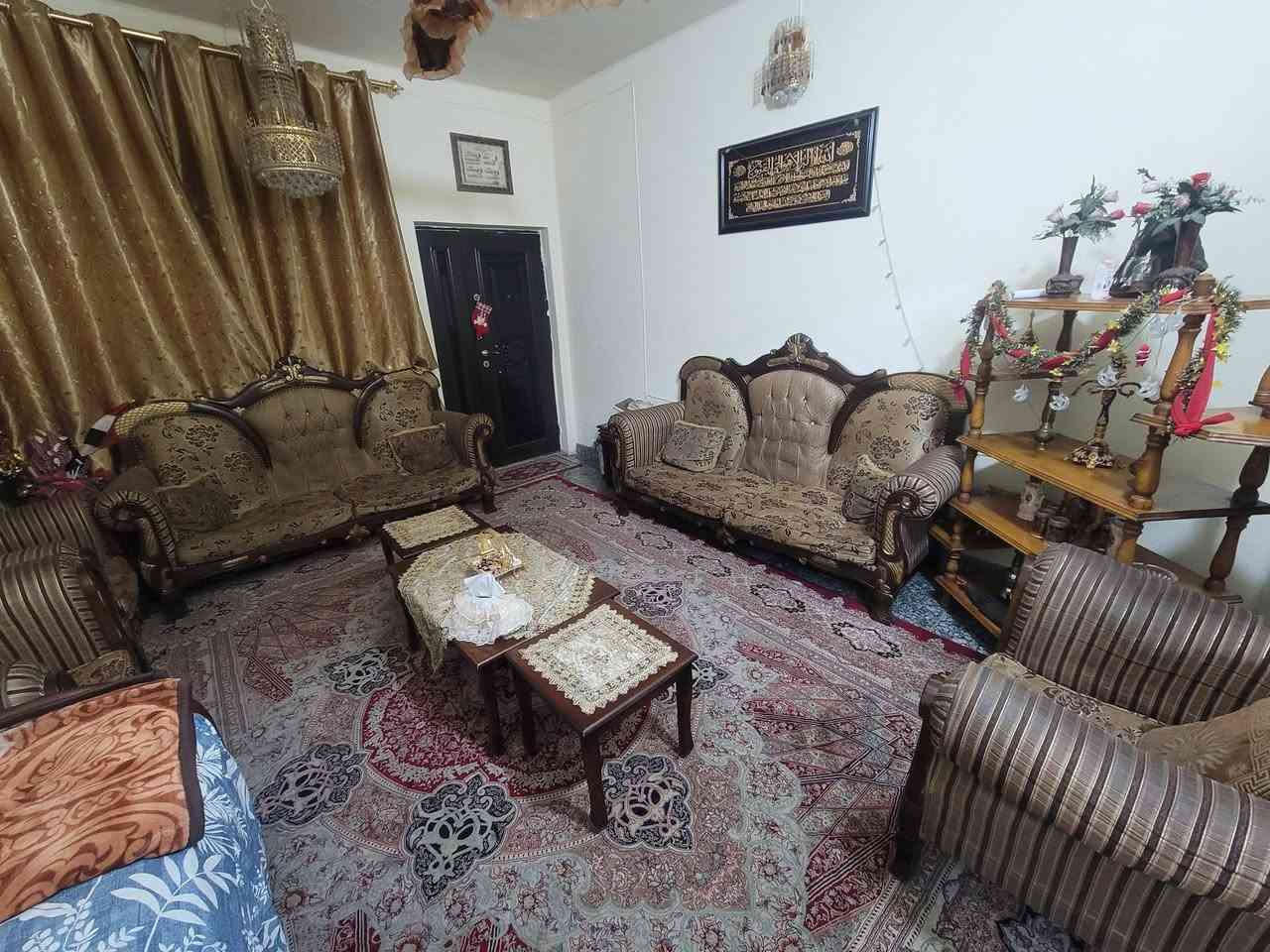 السلام عليكم 
عدي تخم قنفات 10 مقاعد مستعمل للبيع 
سعرة 750 الف وبي مجال 
رقم ***********
