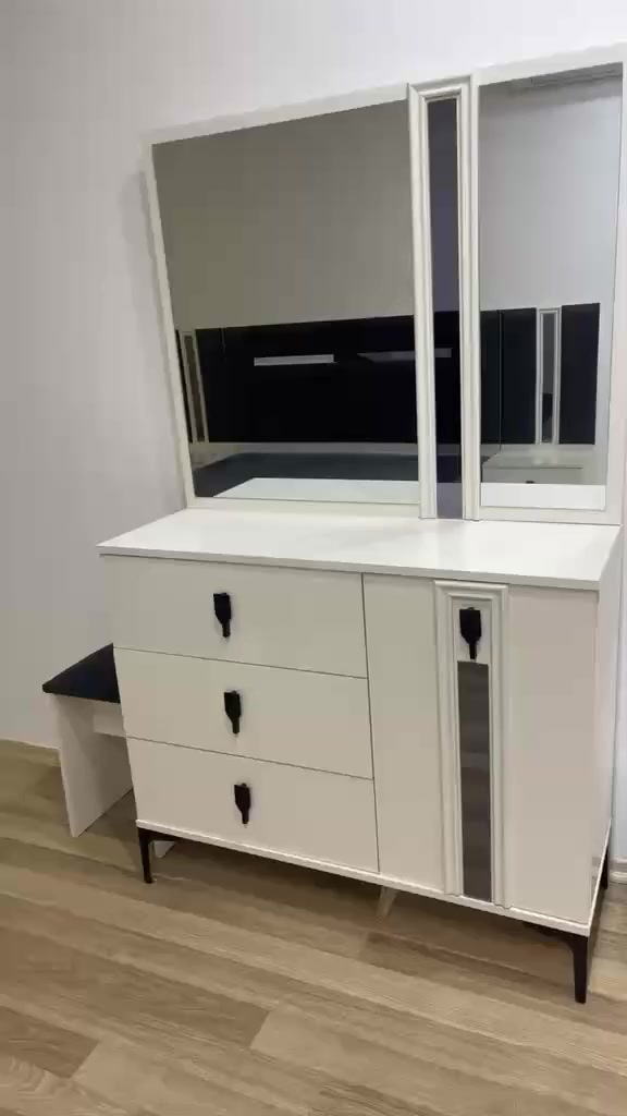 سلام علیکم 
سڵاو هاوڕێیان ئەم تاخمەی نوستەمان هەیە زۆر پاک و بێ کێشەیە نزیک ٣ مانگ دەبی کردراوە بە ٨٠٠ دۆلار بێ دۆشەک بەڵام  ئێستا ماڵەکەم تێکدەدەم دەیفرۆشمەوە بە ٦٠٠ هەزار وەهەروەها دۆشەکی سیسەمیشی لەگەڵ دەدەم ئەویش نوێیە بەڵام ئێستا کەمێک زەرورم بویە بەو نرخە دەیدەم 
ناونیشان
هەولێر شەقامی ١٥٠م شاری مامۆستایان


**إذا كنت صاحب هذا الإعلان وتريد حذفه لأي سبب، رجاءا أرسل رسالة إلى الدعم الفني**