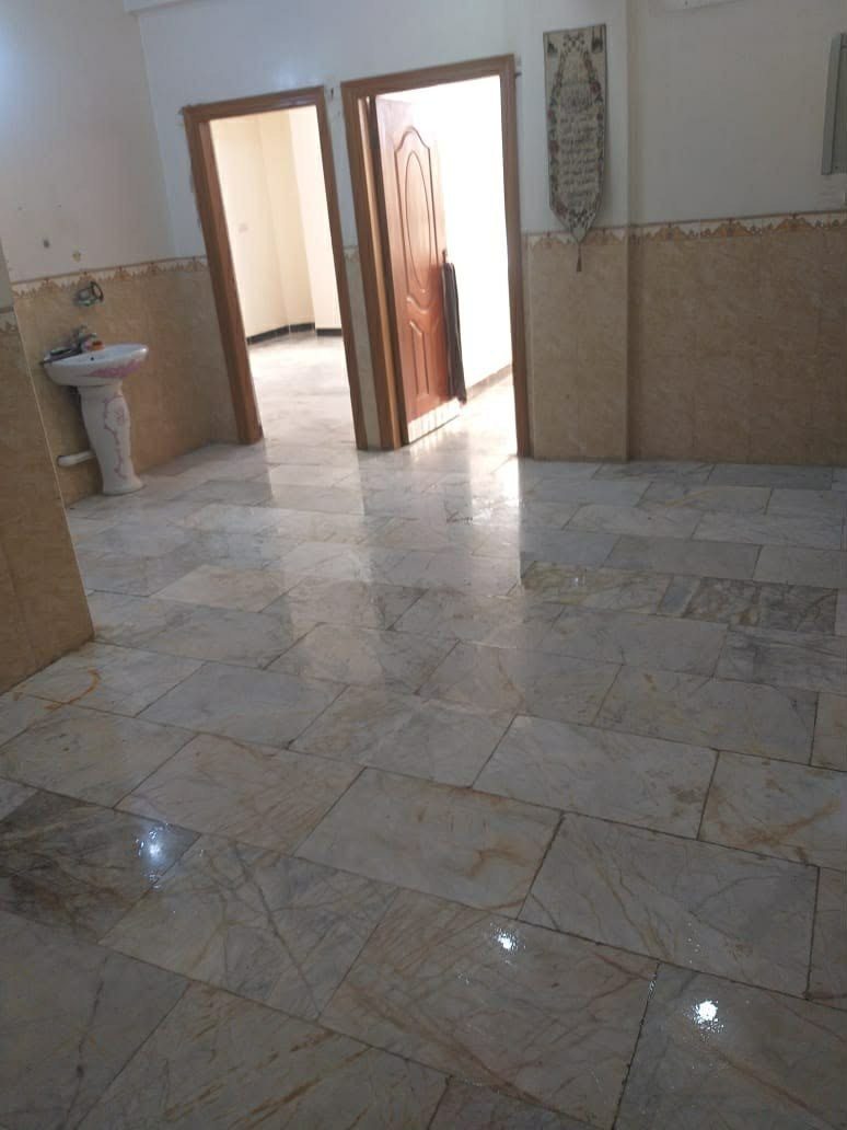 ألسلام عليكم : للإيجار شقه نظيفه ومرتبه غرفتين نوم وصاله ومطبخ وحمام وصحيات  / تقع في حي الصدر قرب مصرف ألدم ومركز ألأسنان ألإيجار ألشهري  300 ألف دينار شامل ألماء وألكهرباء غير قابل للتنزيل ,,, 
للراغبين ألجادين ألتواصل مع مكتبنا / مكتب ألركن ألذهبي على ألأرقام : 
***********   ---    ***********
