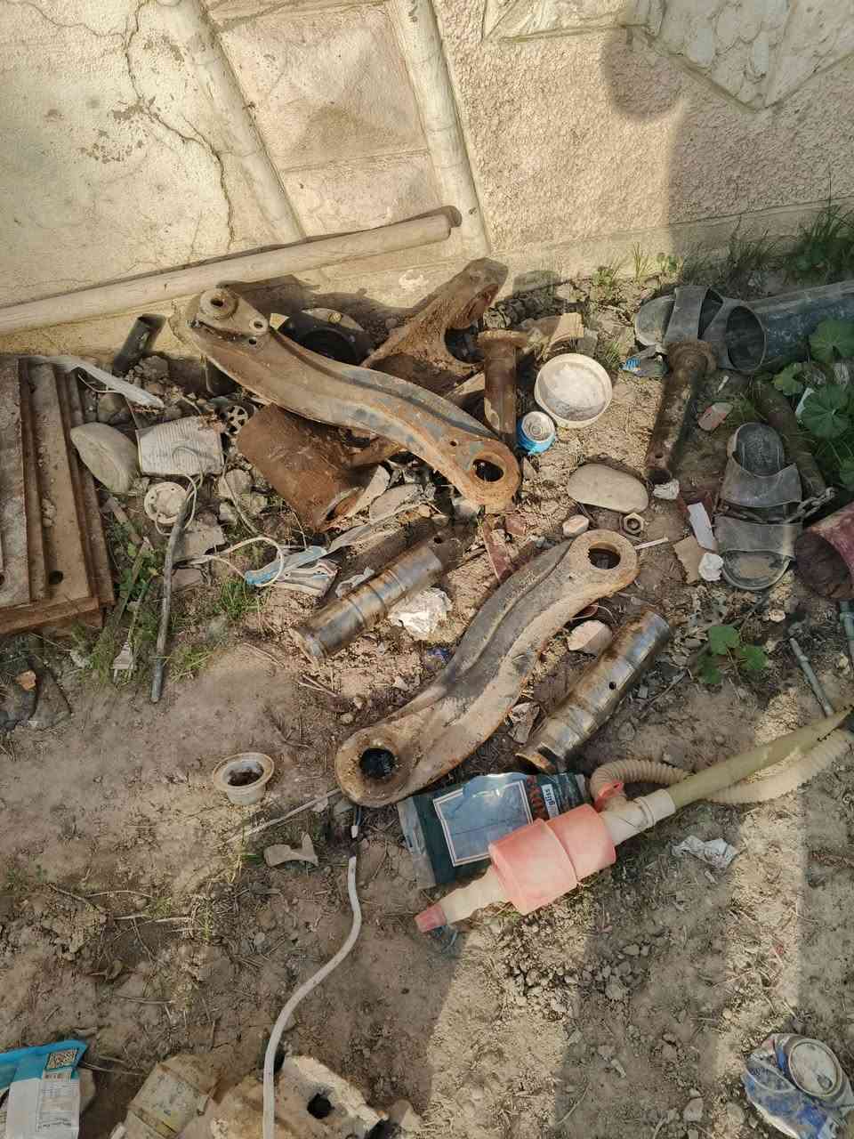 السلام عليكم عندي غراض حفاراه للبيع  ***********
