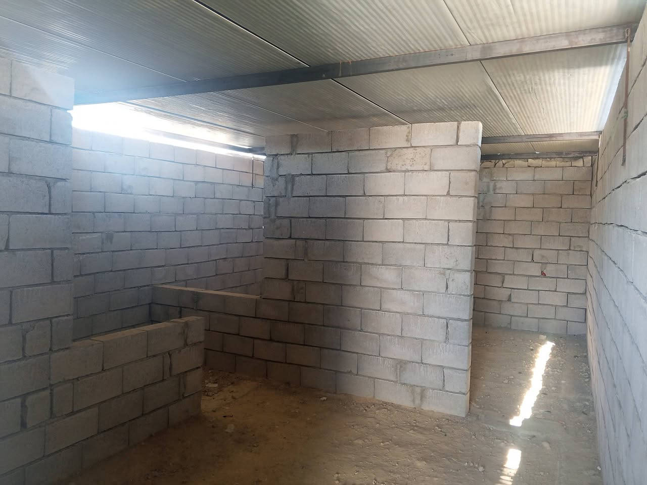 سلام عليكم بيت تجاوز 100متر في الهرمات الاثانيه خدمات ماء وكهرباء فول سعر 9ملاين بي مجال اخوان مثل ماجعد شوفون بل صور مسس مجاري كامل اخوان بعض تفاصيل خابر ***********
