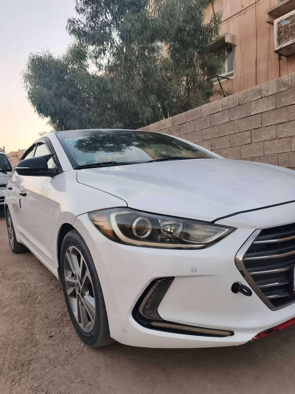 السلام عليكم.
هونداي النترا 2018  وراد كندي جاملغ وبنيد  رقم انبار الجديد السنويه 2030 تحويل ثاني يوم 
محرك 2000 دوش ماشيه 197000وقابل لزياده 
فول تبريد منظومه كامله ثلج +تدفئه 
بصمه 
فتحت سقف 
مانع انزلاق 
أشاره بلمري 
تحكمات ستيرن 

وبعد هواي مواصفات معروفه 
سعره ١٣٠ وبيه مجال 
او مراوس بكيه دبل قماره حديثه 
مكانه رمادي 
للاستفسار الاتصال على الرقم 
***********
