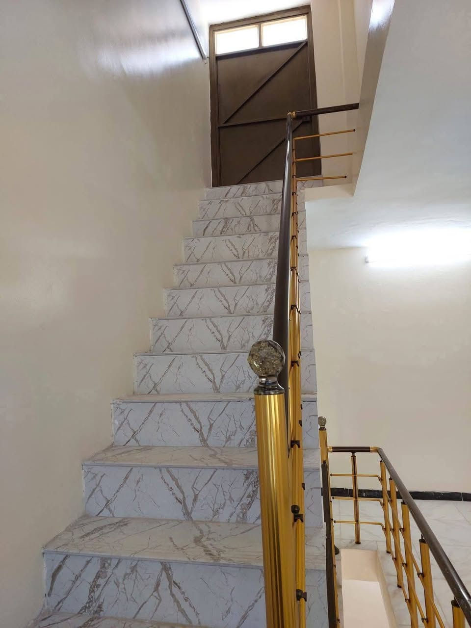 دار طابو للبيع في الزعفرانية يتكون من طابقين الطابق الاول صاله كبيره وغرفتين وحمامات ثلاثه وخدمات وصاله في الطابق الثاني البناء كونكريت مسلح المساحة 110متر العنوان شارع المعهد قرب مدارس الرازي الاهليه للأستفسار *********** ابو حيدر متوفر واتساب
