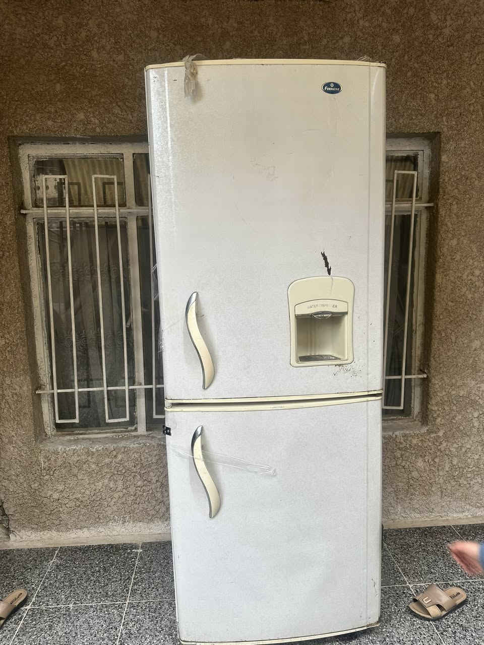 هي ثلاجة ومجمده للبيع ماعرف كم قدم بس طويله جدا  ب١٠٠ وبيها مجال


**إذا كنت صاحب هذا الإعلان وتريد حذفه لأي سبب، رجاءا أرسل رسالة إلى الدعم الفني**