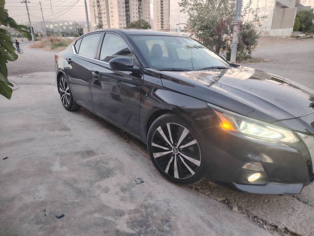 ئه لتيما 22 SR پيشو دواي كه پس هيچ ئيرباكيكي نه ته قيوه موسافات sr به س سلايت نيه به سمه و شغال شاشه و كاميراو حاسه راداري پيش و دواو لاكاني خه تي جاده گير سوكان كوشن جلد و كاره با  4پارجه ي بوياخه بي هيج ناوگرتنيك مه سره في هيج نيه هه موو گياني به شه رت سه نه وي تا 29 تازه يه و به ناوي خومانه وه يه 50 مايل روشتوه گير و مه كينه و ته بريد و ته قه و ره قه شي به شه رت 129 گه لا و معامه ليكي كه م ره قه مي خاوه ني *********** السليمانية, العراق

