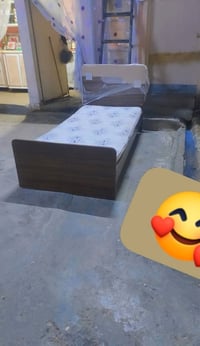 تخت نضافته ٩٠ بلمبه ويا دوشك طبي نومته مريحه حيل ٦٥ قفل واصلك البيت شر...