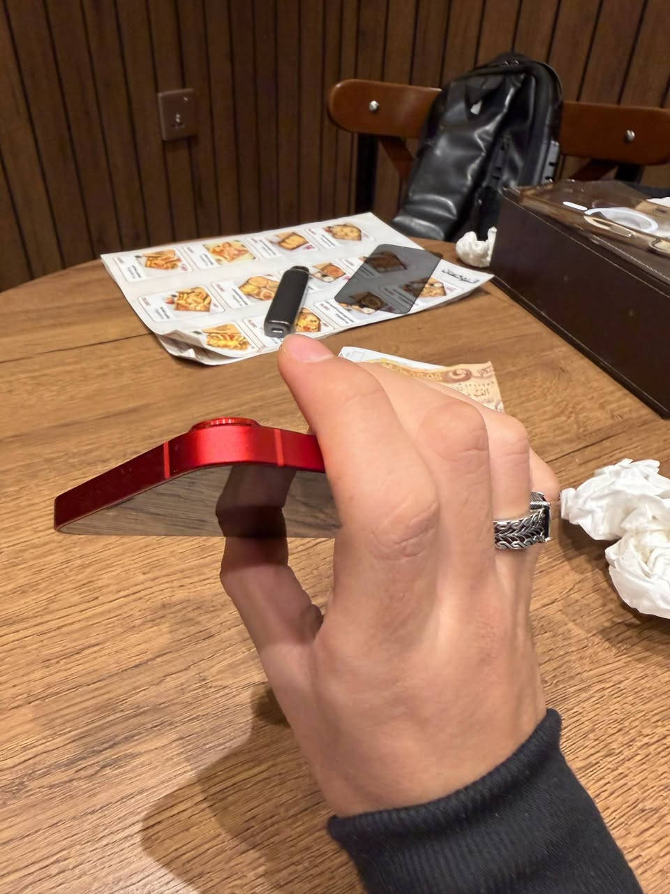 السلام عليكم متوفر ايفون 13عادي ولا شخطه
ذاكره 256
بطاريه 87 
السعر 375 وبي مجال
الموقع بغداد شارع فلسطين 
تكدر تفحصه عند الشراء باي مركز يعجبك 
***********
