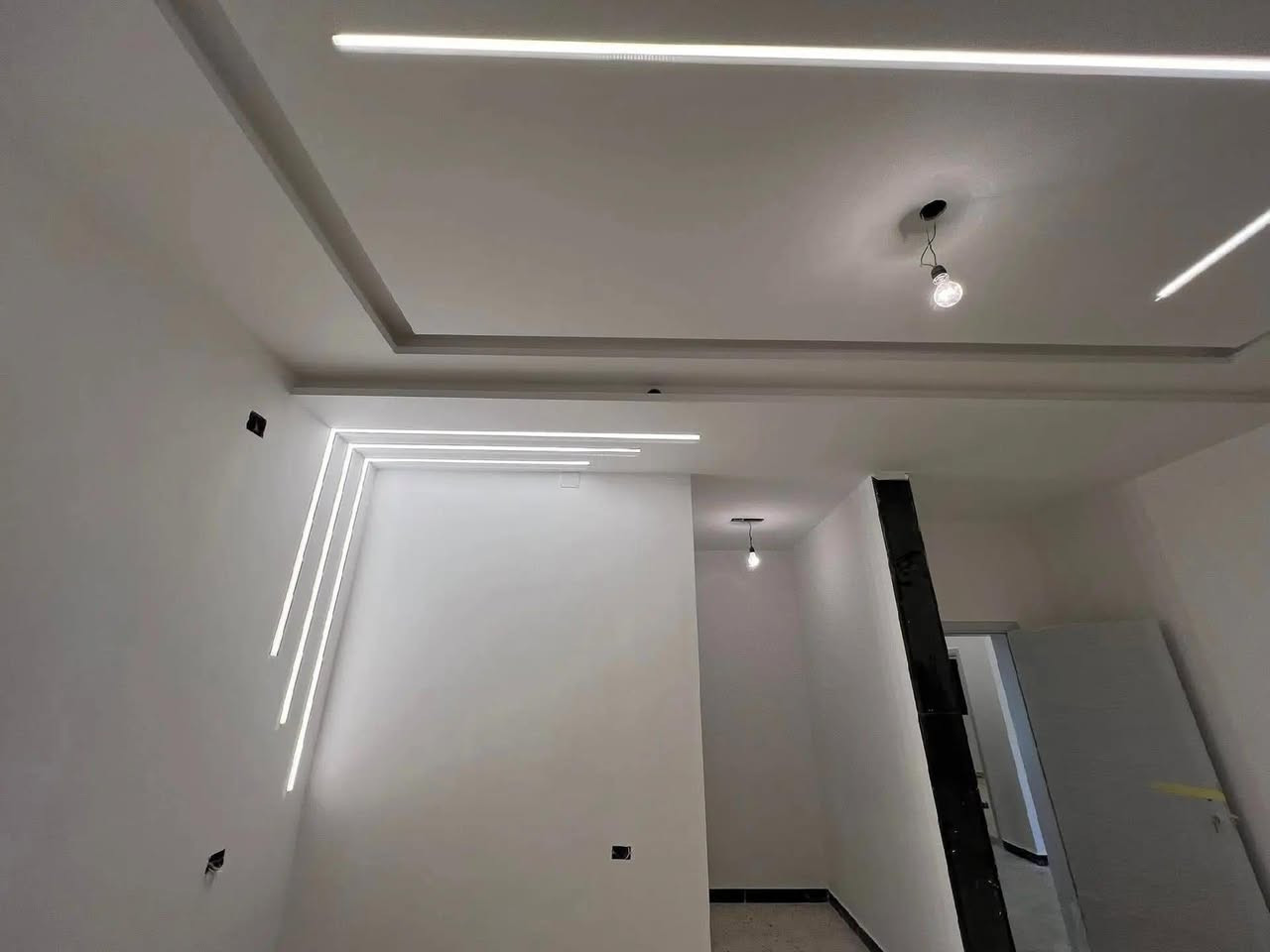 عروض خاصة : يبدأ سعر المتر للجبس بورد من 25الف 
بدون صبغ مع الثقيب 
تنفيذ وتصميم كافة اعمال الديكورات  الداخلية + الخارجيه ( الواجهيات ) صبغ وتنفيذ
جبس بورد / ورق جدران 
اسقف ثانوية / بديل الرخام / بديل الخشب 
تغليف بلاستك / ديكورات بلازمة 
كافة انواع الاصباغ والكهربائات 
بأسعار تنافسية بكوادر حرفية مختصة 
للأستفسار الاتصال على الارقام التالية 
 ***********
***********
