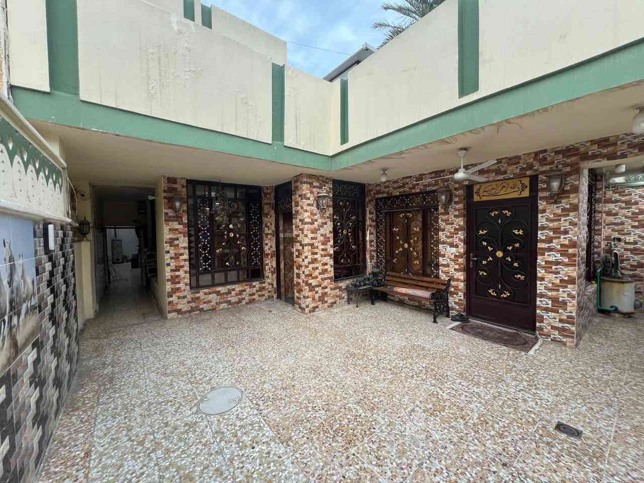 دار مساحة  200  م
واجهه 10 نزال  20
طابو ملك صرف     
يباع كامل. او تقسيم  حسب طلب 
يحتوي ع 4 غرف نوم  هول استقبال صحيات البيت بلكامل كرانيت درجة اولى
الموقع فلكة الحدادين  شيخ وعد 
بناء جديد 
سعر 300 
التواصل خاص او واتساب 
***********
