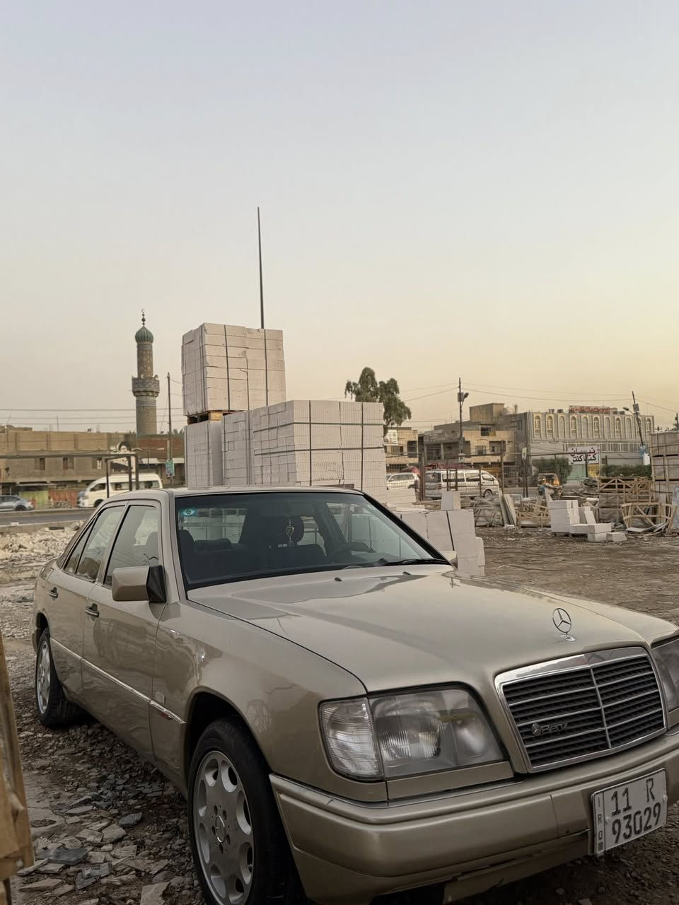 اللهم صل على محمد وال محمد    السلام عليكم مارسيدس دب 1989 لون شمباني ذهبي اعلى فئه سياره محرك بلاد 6سلندر عنكبوت كير بلاد فتحه سقف تدفئه تبريد ويل كب تفاحه قواعد دبل بلاد بدون ضرر غرفه نظيفه كهرباء السياره كله شغاله السياره صبغ للجماليه بدون دكه جاكوج من الدعاميه إلى الدعاميه بودن حادث السياره خير من الله السعر     70
السياره بأسمي شرط التحويل 
مكاني بغداد الكماليه 
رقم الهاتف.   ***********
اتصل وشلع عيوني
