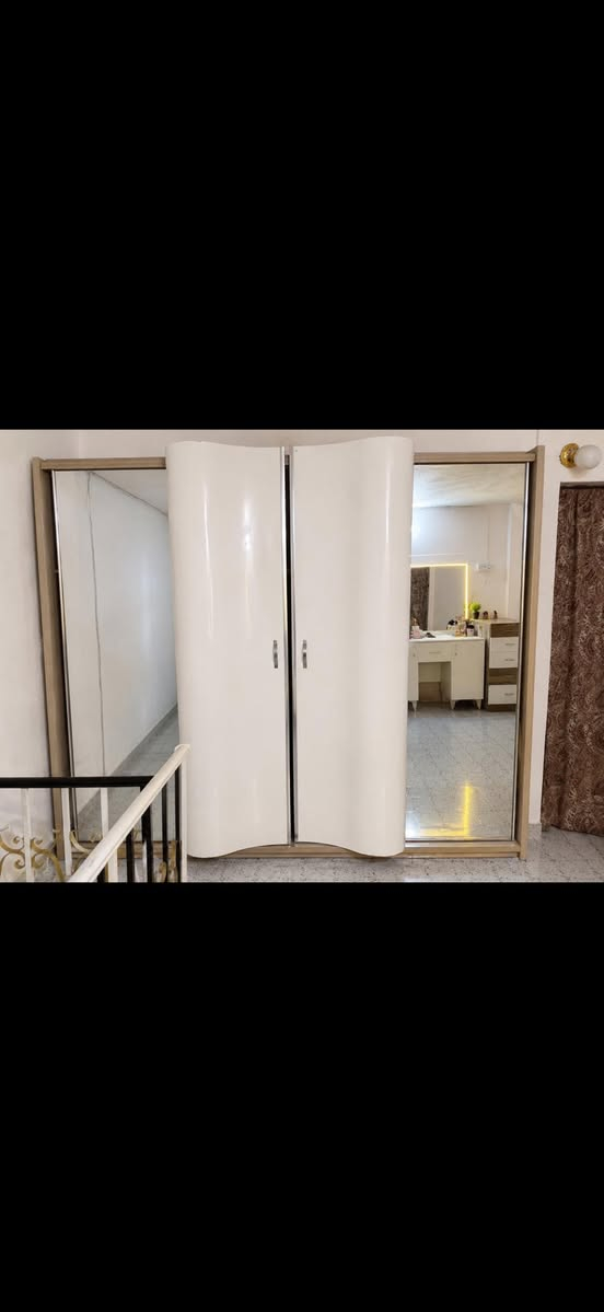 كنتور وميز تواليت مستعملات ب200 العنوان الحريه ***********
