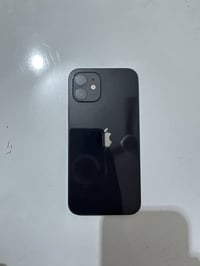 iPhone 12 ايفون ١٢ عادي اسود ذاكره ١٢٨ ، بطاريه ٨٢ جهاز نضيف مثل ماموض...