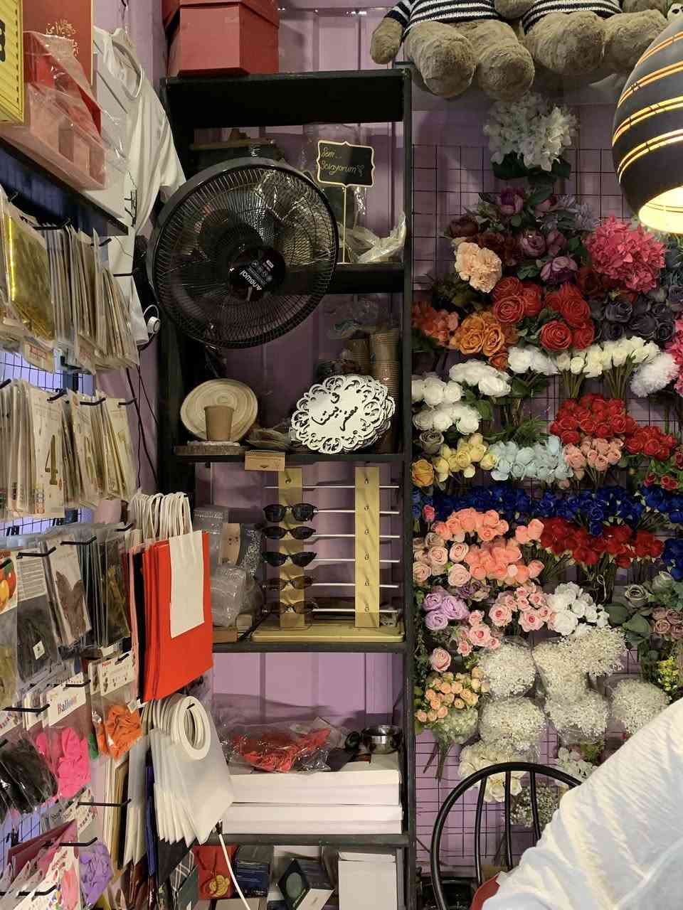 رفوف خشب وانديف عمق الرف ٣٠سم الرتفاع الكلي ٢٤٠سم الطول ٣متر ***********
