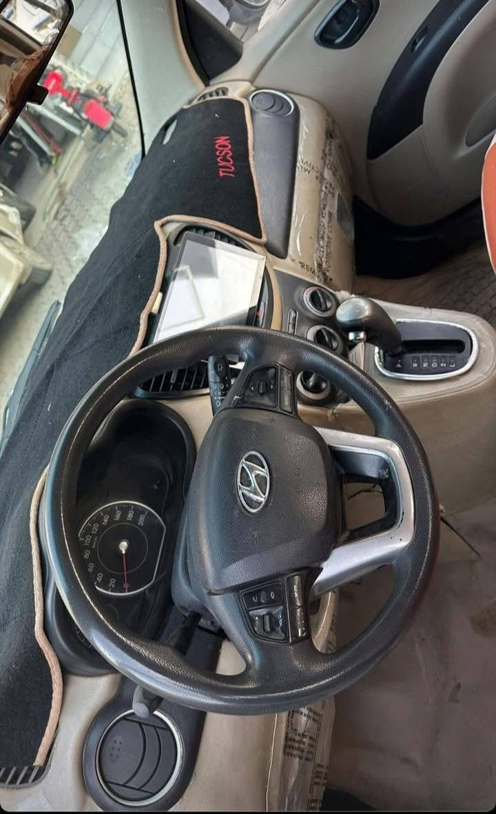 هونداي i10 موديل 2016 خليجية بيها قطعتين ونص صبغ 

دفتر بانزین موجود
 صدر حداديه تایر باتري كله جديد
جامات و المرايات كهربائية
اشاير بالمري
و السعر 59 ورقه و بيها مجال حك الجيه تحويل وكاله ثاني يوم موقع سياره كركوك  *********** كركوك, العراق
