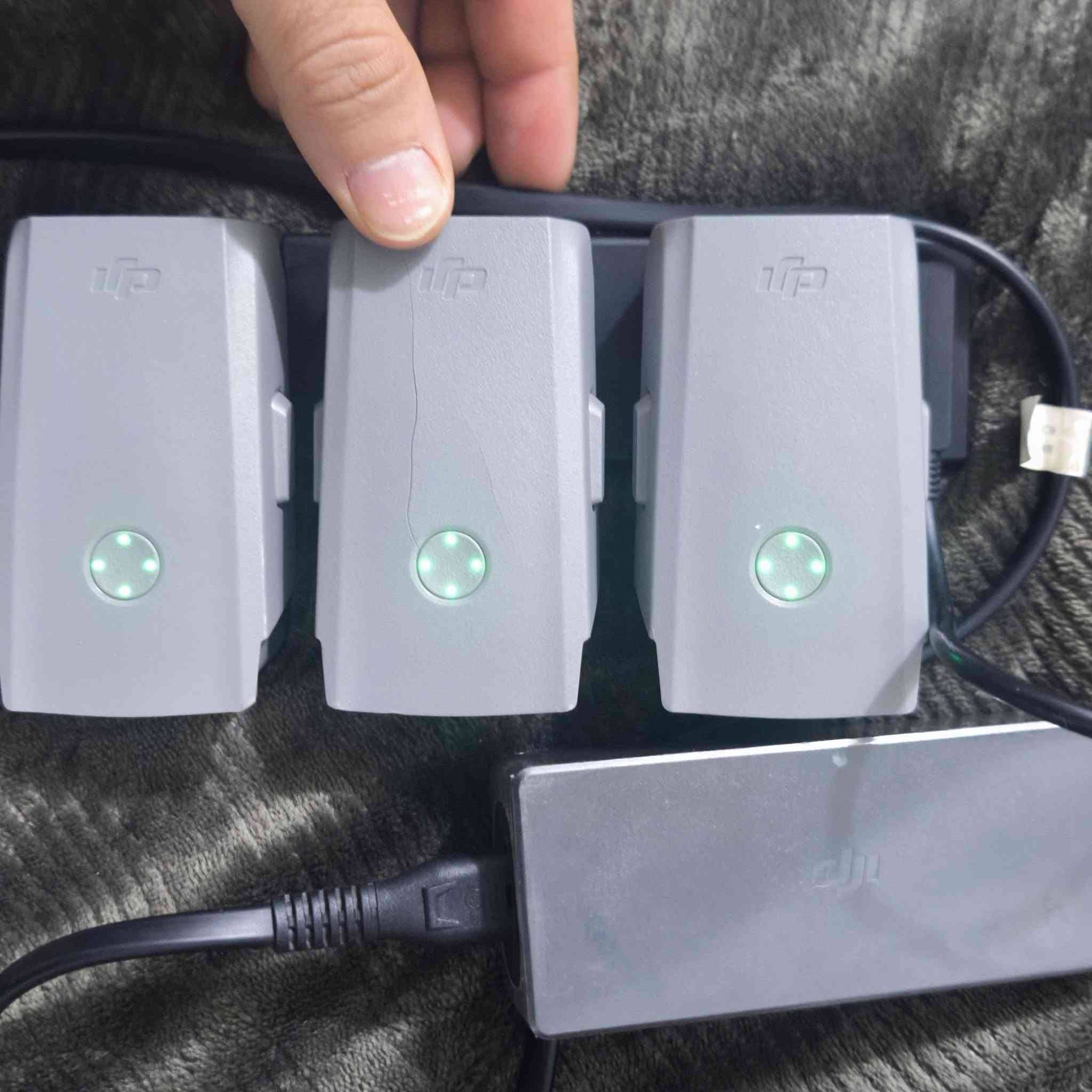 Dji mavic air 2  نضافة 100بل 90 
 عدد بطاريات 3 🔋🔋🔋
كاميرة 48 ميكابيكسل  4k60 fps 🎥📷
💸((سعر درون  800 الف. ))💸
توصيل فقط📌 كركوك موجود  🚕
لاحجز عل واتساب ***********  📞
