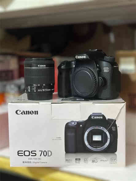 كانون 70D عدسه 18-55 
مواصفاتها معروفه
✅شاشه لمس وقلاب 
✅بدقة 20.2 ميجابكسل 
✅تلتقط 7 صور في الثانية
Wifi✅
ملحقات ( كارتونه ، شاحنه ، حزام ، رام ) 
السعر 600 الف

العنوان : بغداد / توصيل موجود لجميع محافظات العراق 
للاستفسار او المزيد من كاميرات التصوير  
*********** ( اتصال او واتساب )
