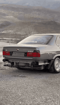 سەرەتا بەناوی خوای گەورە فرۆشتنی خئرا 
بیئم ١٩٩٢ ٥٢٥تۆماتیک 
گئروموکینە بەشەرتی ١٠٠فیتە جرکەی تیابو پارە ببرە 
تەبریت لەسەر سویج بەشەرتی بەستن 
مەکینەی یەک هەفتەیە بەسراوە لۆک 
داعمو لئدراوی بەشەرت قرجی شی نیە 
ئارم پلاستیک سلئمانی ئارمەکەی تازە کراوەتەوە 
بەشەرتی ئارمو ئەوەلیاتو خرامەو باناو کردن 
جوار تایەو ویلی مشەبەکی لۆک 
پئشودوای تازە داگیراوە بەشەرتی توقەو رەقە 
هەمو گیانی بەشەت سەیارەی مالە ئی ماعرەز نیە 
بۆ زانیاری زیاتر تەلەفونکە ***********
سعری ٤٩گەلاو کەمئ مەجال
