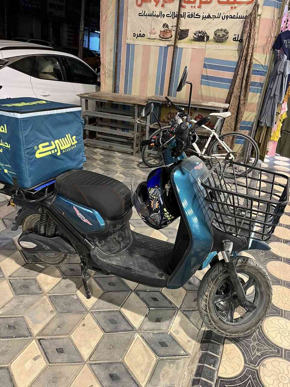 دراجة شحن بمواصفات عالمية
تقطع مسافة  اكثر من ١٥٠ كيلو بالشحنة الوحدة 
سرعة ٧٠ 
بطاريات من شركة عالمية ( ليثيوم فوسفات الحديد افضل نوعية ) 
استعمال اقل ال ١٠ايام
مابيهة اي نقص  او اي خلل بحال الجديد 
تفيد يلي يستخدمهة للمسافات البعيدة 
رجاءً اخوان محتاج الفلوس الميعرف بمواصفاتهة لا يكسر 
بيهة 
سعرها ١٦٠٠
مكاني بغداد
***********
