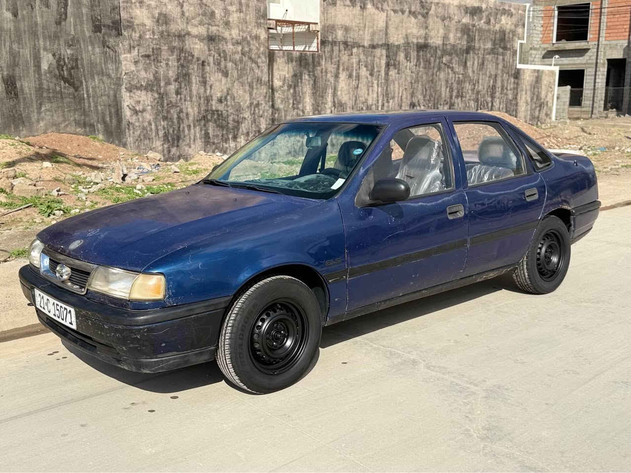 ئۆپل مۆدیل 1992 مەکینە 18 بێ لیدراو شیعار نیە جوار تایەو ویل تازەی لەژیرایە سەنەوی رەقەمی تازەیە کارت بەنزینی هەیە  گیرو مەکینەی بیعەیبە سەیارەکە مالی دۆستە دینار مەسەرەفی تیانیە:رەقەم موبایل:***********واتسئاپ كركوك, العراق
