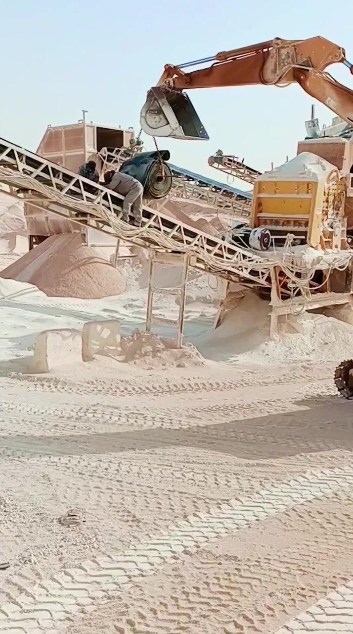 ربنا يوفق الجميع 
 #معدات #كسارات #متابعه
 #اكسبلور


**إذا كنت صاحب هذا الإعلان وتريد حذفه لأي سبب، رجاءا أرسل رسالة إلى الدعم الفني**