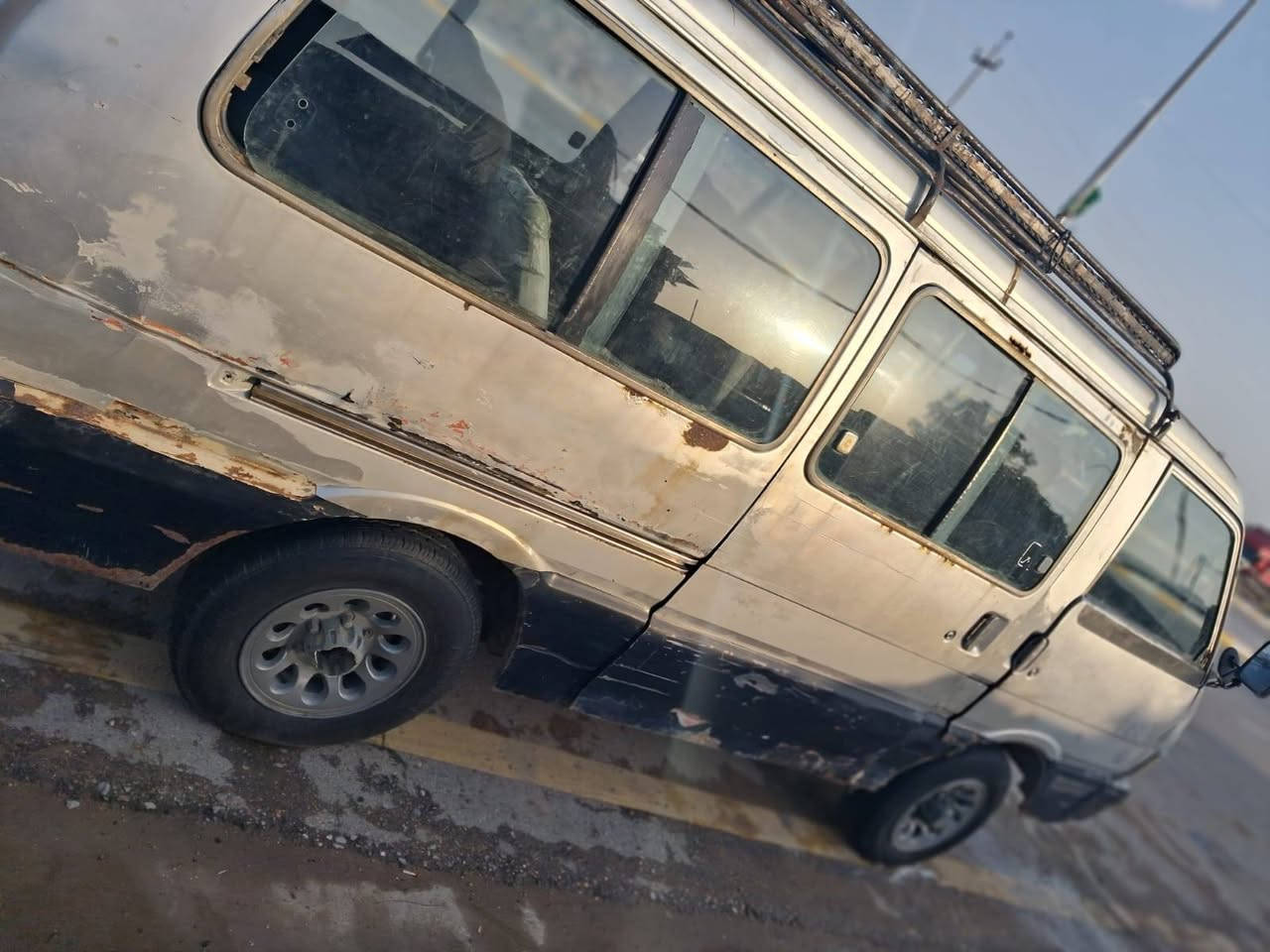 السلام عليكم كيه بسته موديل 93
 مكينه جديد وكير جديد شواصي
 فقط واحد معمر غرفتها زينه
بيها خياسات بل هلالات
والباقي شوفت عينك 
مكان واسط الصوره 
***********
