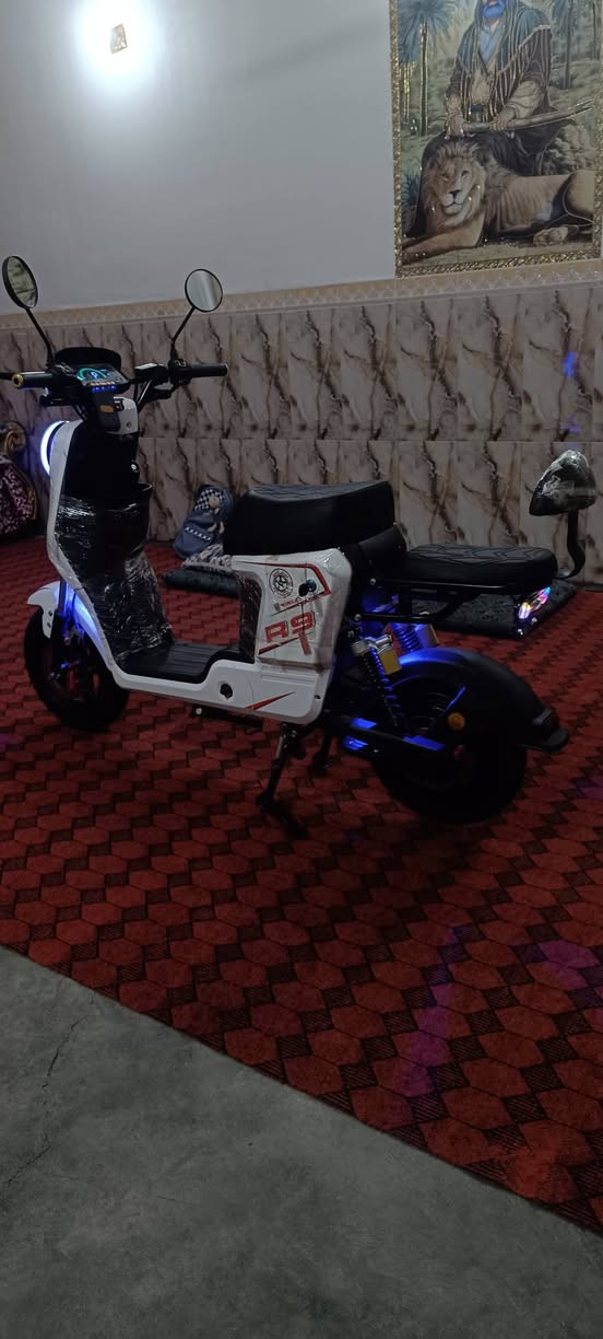 سلام عليكم R9للبيع 2025جديدة مستعملة 15يوم كلشي بيهة يشتغل مابيهة اي نقص سيباية و بايدرات موجودة 5بطاريات 2كارتات 2سويجات ريموت1كلشي بيهة بلادي وشغال السعر425بيهة مجال قليل 
مكاني بغداد حي البتول قرب الجسر الفرنسي 
/ للتواصل***********/
