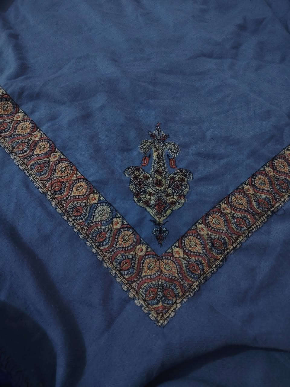 يا لله 
سلام عليكم 
غتره عماني تطريز يديوي طقع اوخر 
قطعه حلوه قماشه كشمير 
للبيع مكاني كربلاء ***********
