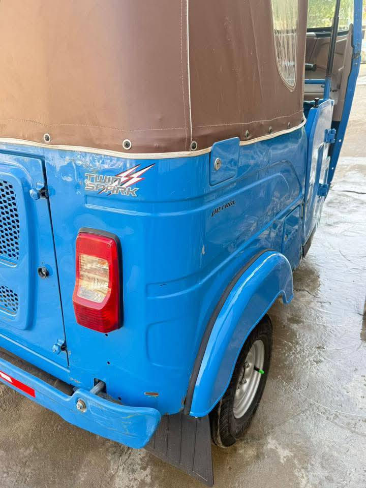 تكتك 22شهر 11 مضلع كير مكينه كهربائيات كفاله بسمي تحويل مباشر  الكشر مكفول عدا طخه واضحه بصف التظليع وره الجاملغ  الباقي كفاله مكان بغداد ومتواجد توصيلل
نظيفه بمعنى الكلمه شراي اتصل ع الرقم
السعر 450
تواصل فقط *********** واتساب او اتصال
