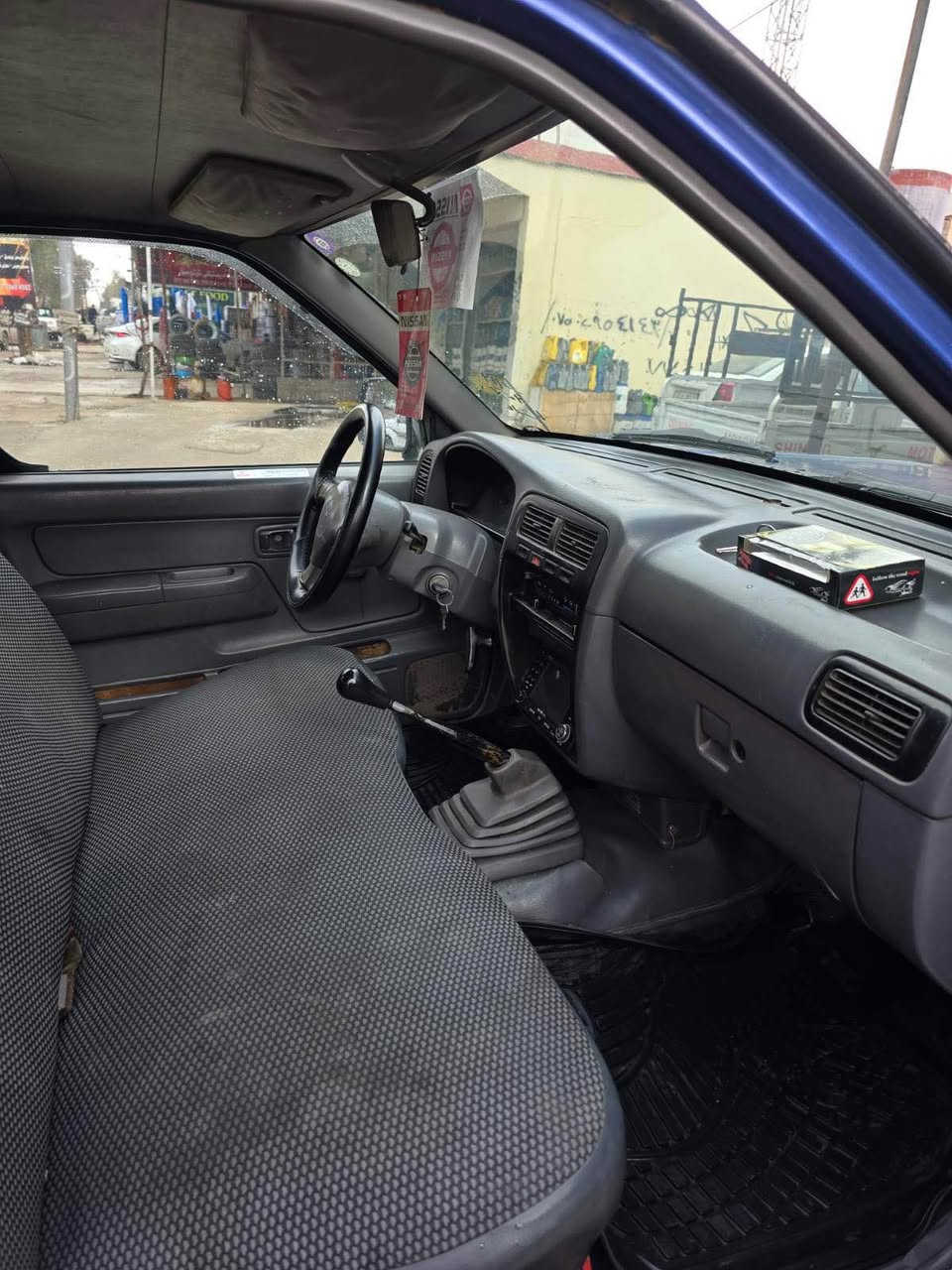 نیسان پیکاب بۆ فڕۆشتن 
مۆدێل 1999
سەنەوی بەسەر چووە ژینگەی دراوە 
بەس بۆنیتی بۆیاخە 
چوار تایەی تازەی لە ژێرە 
تەبرید ساردو گەرم ئیشەکات 
سەیارەکە زۆر توندو تۆڵە 
ماڵی دۆستە 
تەحویل و غەرامە بەشەرت
نرخ :68گەڵاو مەجال 
***********
*********** شمشمل, السليمانية
