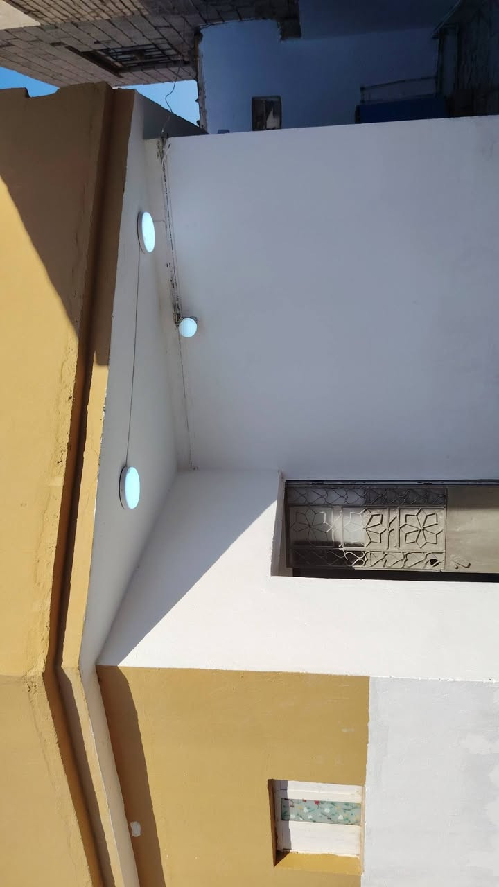 السلام عليكم بيت البيع حواس شارع معرض حجي ناطق مساحت البيت 230متر تصال عله هاذه الرقم ***********
