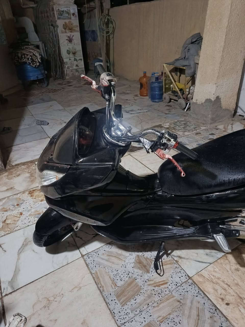 سلام عليكم دراجه بيسي اكس جيل اول دراجه حلوه ومحركها تجفيت جديد اوراقها كامله عوزها شوي ترتيبات كفرات السعر مليون وبيها مجال وذا امراوس عادي هاذا رقمي ***********
