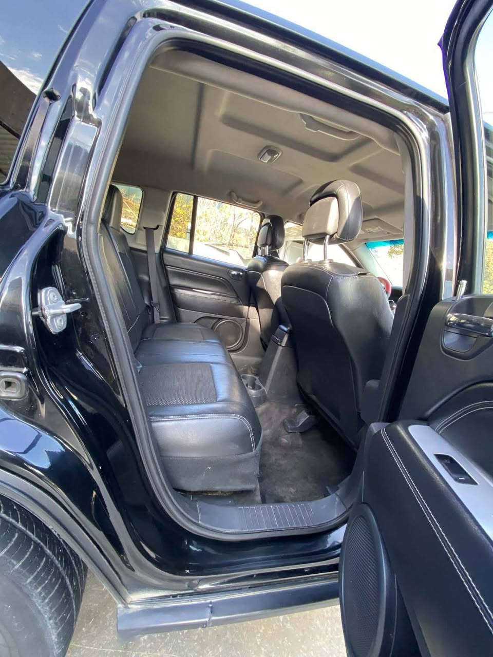 جێپ کۆمپاس ٢٠١٧ فولە بەس سلایت نیە گوشین جلد و هیتەر ئاوینە هیتەر و شغال لایت عەدەسە دەشبول شاشە گێر و مەکینە و کارەبایت بەشەرتە نەکرایتەوە مەکینە ٤ پستنی اقسادی بەنزین زۆر کەم دەخوا دوو پارجەی هەیە بی ئیرباگ سحری ٩٢ 
*********** أربيل, العراق
