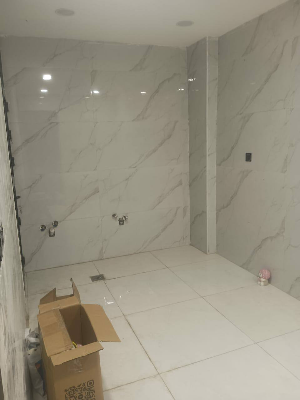 للإيجار شقة ارضيه مساحه 88م غرفتين وصاله وحمامين ومطبخ ومنور وتدفئه وتبريد مركزي الإيجار الشهري 750الف الموقع جسر الربيعي المؤدي الى ساحه الواثق


**إذا كنت صاحب هذا الإعلان وتريد حذفه لأي سبب، رجاءا أرسل رسالة إلى الدعم الفني**