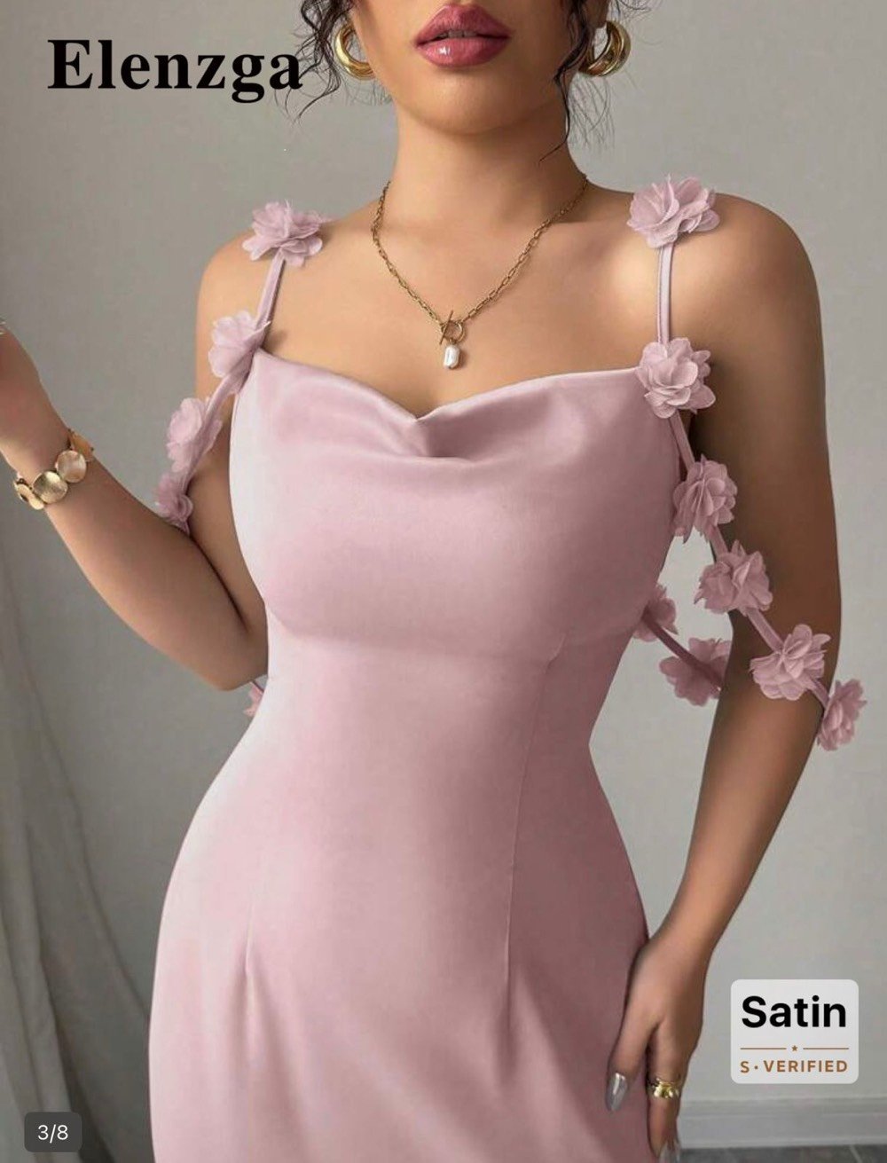 فستان سهرة أنيق، متوفر بثلاثة ألوان: الزهري، الأحمر، والزيتوني. يتميز بتفاصيل دقيقة وتصميم عصري يلائم جميع المناسبات. مصنوع من خامة ساتان عالية الجودة، مريح ويفيض بالجمال والرقي. مثالي للمناسبات الخاصة مثل الأعراس والحفلات المسائية.