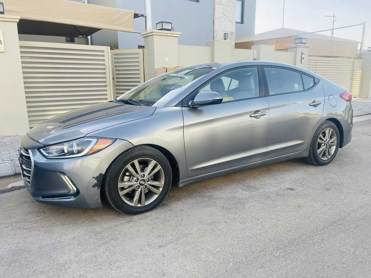 النترا 2018 ماشيه110ml حادث امريكا چاملغ خلفي ايمن وشويه من الباب تصليح حار وحادث داخل العراق جاملغ وشويه من باب  السائق بيها تعديلات بسيطه علبارد سياره نضيفه محرك 2000 دوش السعر 125$ وبيها مجال 
للاستفسار الاتصال على الرقم ***********
