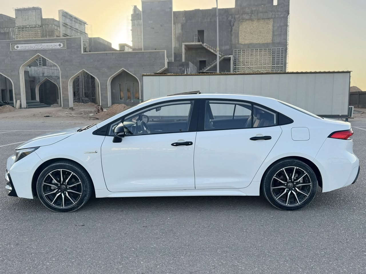 كورلا هايبرد فئه S
موديل 2024 

ماشيه 42 الف كيلو

بيها بارد بل جاملغ و الباب الخلفي

السياره نضيفه و حلوه كلش 

السعر 148 ورقه
***********
