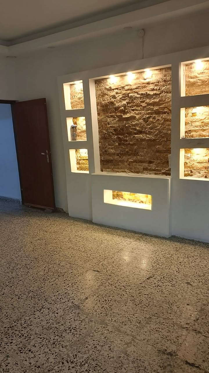 للايجار في السيديه ✔️
بيت 150 م ارضي معزول عزل تام 

يحتوي على غرفتين نوم وصاله سويت ومطبخ وخدمات عدد ٢ ومنور عدد ٢

وكراج وحديقه 

شارع 20 م شارع الكويتي قرب جامع القصئ  📍

ب900 الف ⤵️

 

للأستفسار ***********

مكتب أفق الأعمار الهندسي
