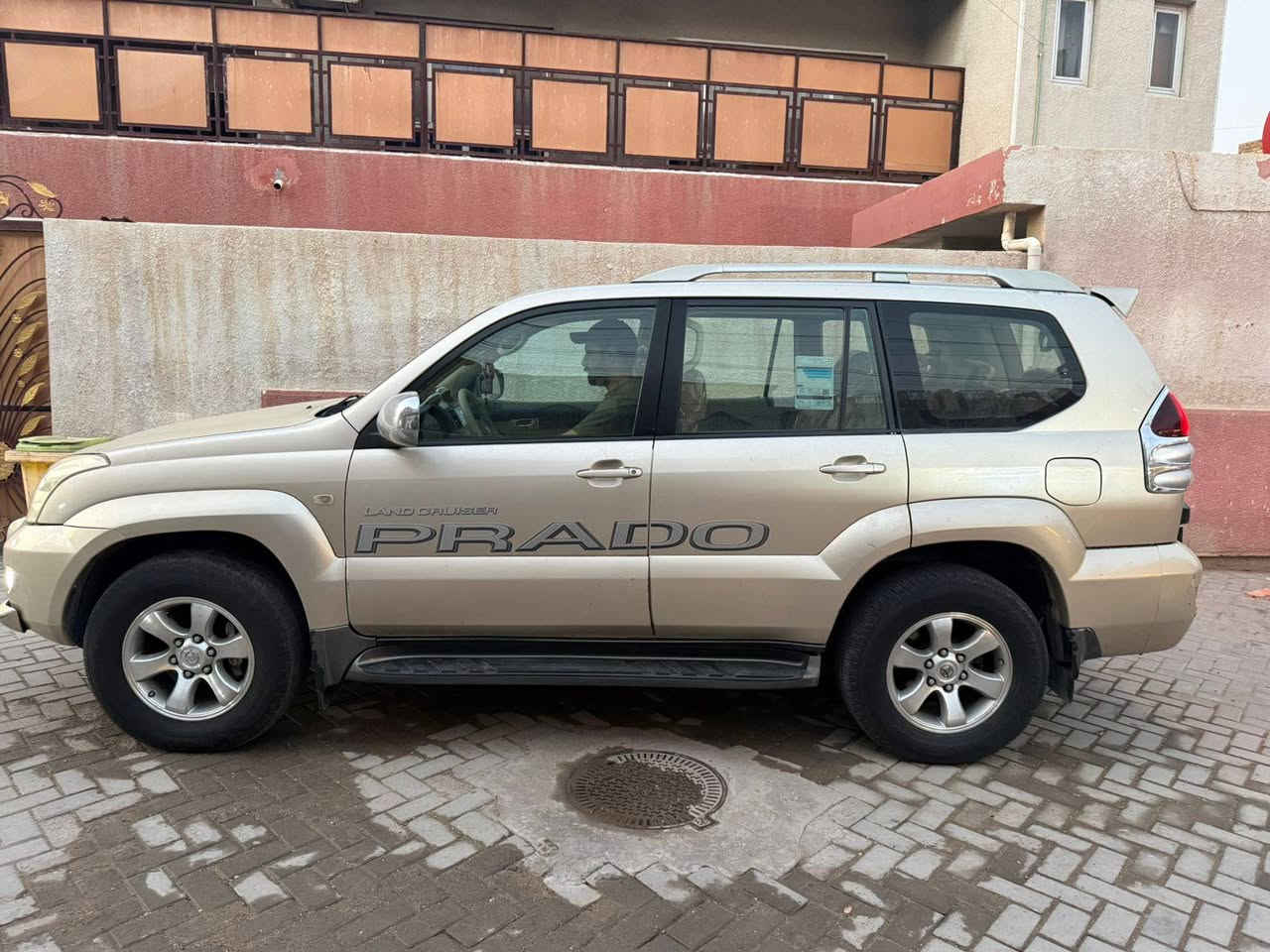 السلام عليكم برادو خليجي 2008VX فول موصفات عنوان بغداد 
مكينه 4000 /6 سلندر 
ماشيه148كيلو حقيقي
فتحه سقف 
مري شفط
دبل تانكي
سبير تعليك
كير مكينه خير من الله 
تخم تاير جديد
7 راكب داخل بيجي مدوشم جديد
السعر 145وبيها مجال
بيها البنيد صبغ اثر جراد والباقي السياره كفاله 
رقم بصره دولي هزة جديدة
بسمي تحويل ثاني يوم ***********
