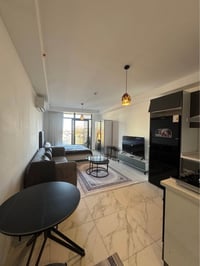 استديو • امباير بيرل • مربع الذهبي