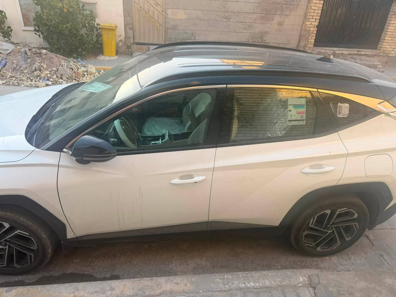 توسان موديل 25  تو كلر سياره زيرو ماشيا 4000 بيها شبر من البنيد بارد. موضح بلصوره. سياره جديده  معلومات السياره

1 ويل 19 المرغوب
2 كشنات تبريد
3 تبريد قطعتين 
4 بصمه 
5 مري شفط
6 كراسي كهرباء 
7 حساسات خلفي امامي 
8 سايد بريك بصمه 
9 جنطه كهرباء 
10 داخل لونين 

السياره داخل لونين  بلعافيه على ياخذها  السعر مناسب. 210 وبيها مجال  مكاني الكرخ 

هاتف ***********
