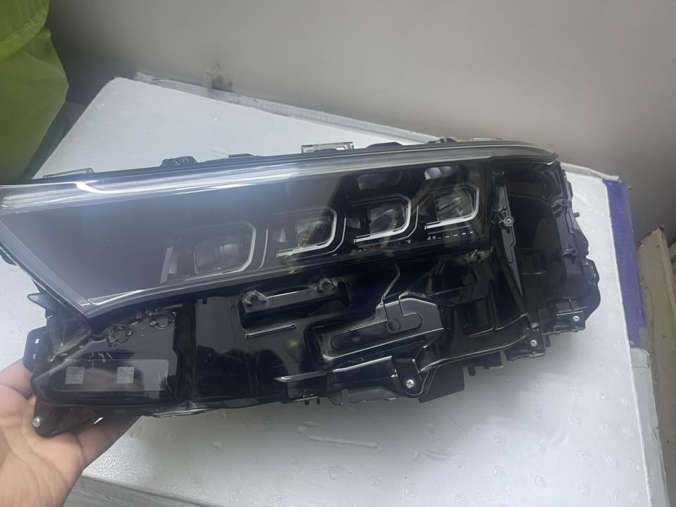 لايتات كراون 4 عدسات خليجي
سعر الزوج 27 ورقه و بيهن مجال 

التك ب14 ورقه قفل نظافة عاليه
‭0787 711 1830‬ اتصال فقط 
*********** وتساب فقط
