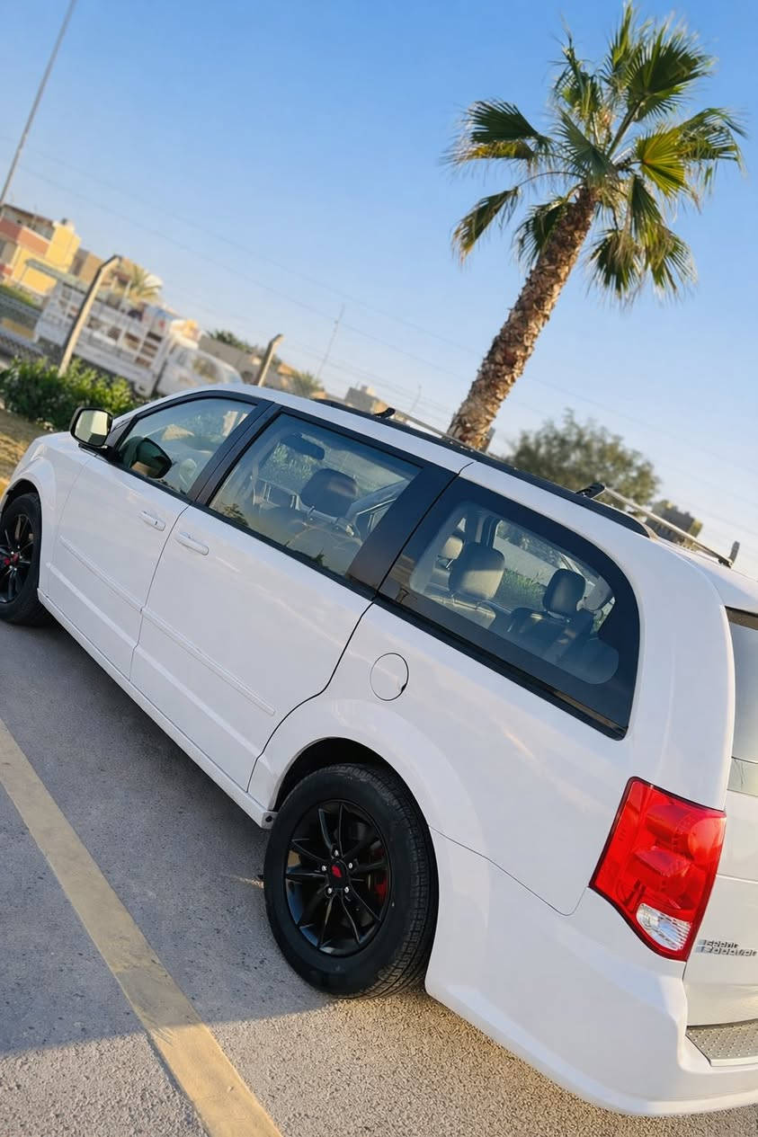 � للبيع – دوج  كراند كرفان  2013 🚘
🔹 اللون: أبيض
🔹 المواصفات: SXT
🔹 المشي: 90 ألف ميل فقط
🔹 الرقم: بغداد إنكليزي جديد
🔹 السنوية: باسمي أنا المالك 
ومستعد للتحويل مباشر

حادثها جاملغ خلفي وباب مبدل باخر نفس اللون  
جاملغ السايق بي صبغ فقط شي بسيط جدا وبدون ضرر  ولا حادث  ابدا 
صور الحادث وكلشي مرفق مع صور السياره 
صور السونار مرفقة  مع صور السياره 

المواصفات والتجهيزات:
✅ تبريد ثلاث قطع
✅ أبواب كهرباء
✅ كشنات  جلد
✅ كشنات منفصل
✅ كشنات  كهرباء
✅ فرس وسطي أرضي
✅ ويل حجم 17
✅ دسك كبير رياضي
✅ كامرة  
✅شاشة مسجل 
✅شاشة اعطال 
✅تشغيل عن بعد
✅ تخم تاير جديد قبل اقل ال 10 يوم 
✅بطارية جديدة ماركة ممتازة
✅ السياره ما بيه لا جطل  ولا  تيب ولا كتف  ولا اي تلزيك   سيرفس  طافي  وحداديتها  الصدر الامامي والخلفي  جديد وما بي اي اي اي نقص   وما بيه اي ملاحظات 
وبالخير على الي ياخذها  وتصير من نصيبة  

💰 السعر: 155 ورقة ( 🔒 )

📍 العنوان: بغداد – حي الخضراء
📞 للتواصل والاتصال:
0771-771-9311

ملاحظة: الاتصال للجادين فقط، الله يرزق الجميع �
