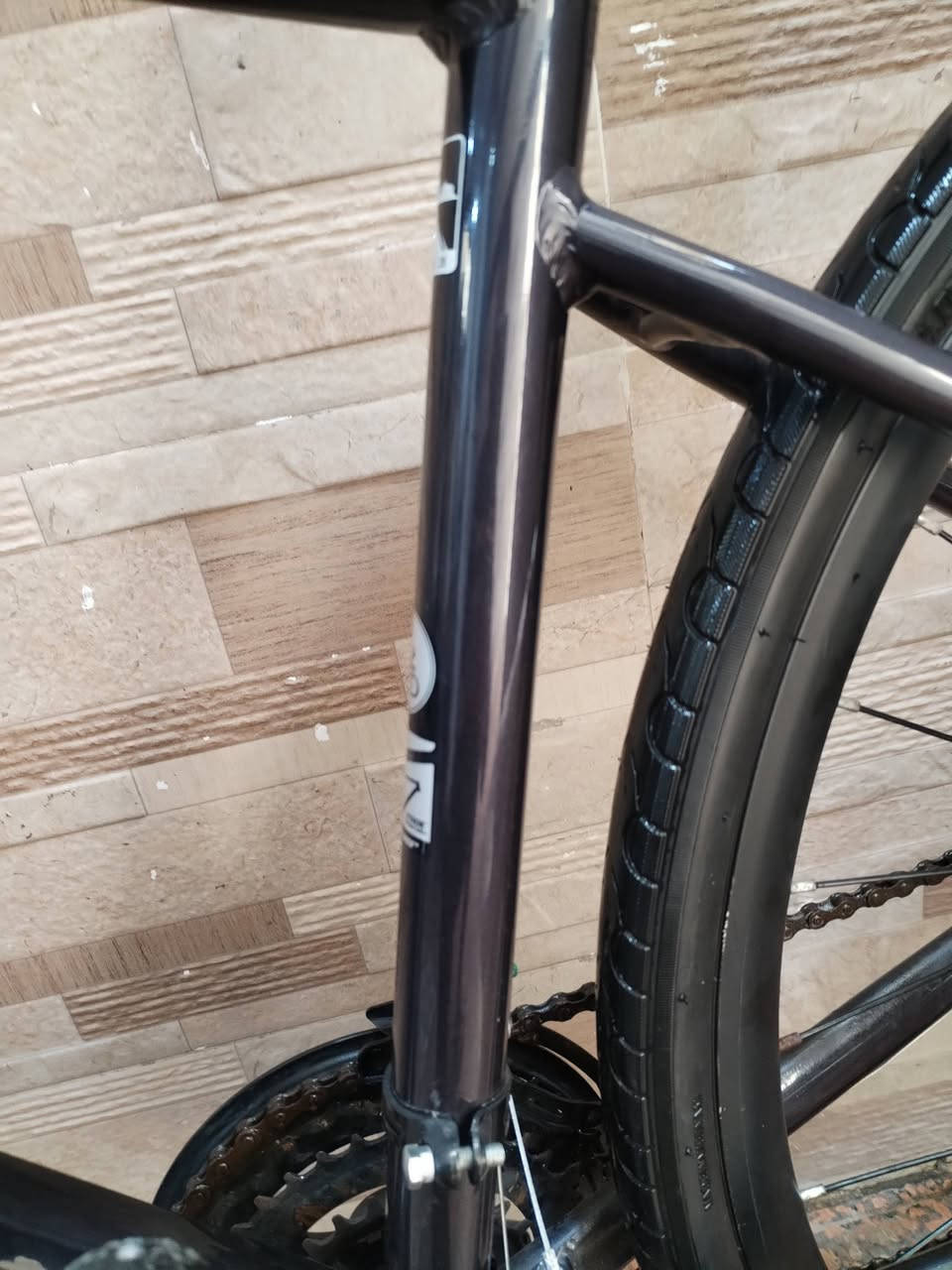 السلام عليكم اخوان توفرت دراجة  رود هجين c700 نظيفة جدا دسكات السعر 175 الف مكاني البصرة المنيوم بالكامل توصيل موجود وتدللون . ***********
