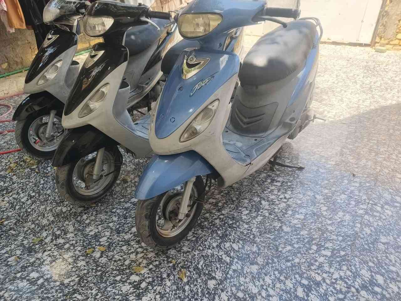 سلام عليكم دراجات للبيع نضيفات وحلوات شغالات من طول الطول سلف هندر كهربائيات كلها شغاله بوشهن 50 بلاد شراي اتصل على رقم مكاني شارع زديناويه قرب شركه الهنديه ***********
