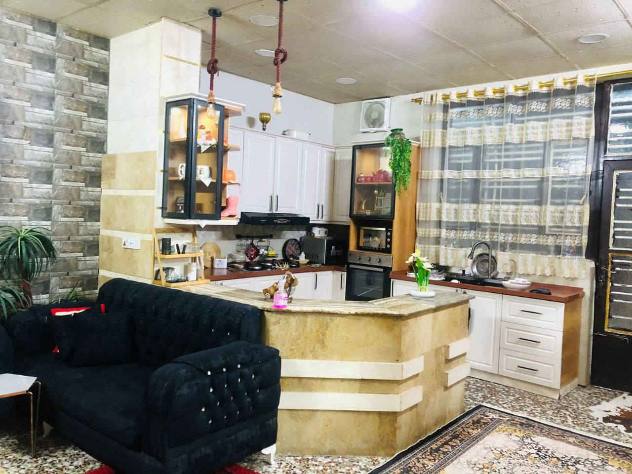 دار للبيع 🏠
📍 الموقع: زوير – قرب مشروع المي الثاني

📐 المساحة: 120 م
📄 الطابو: سند 25
✨ المواصفات:
✔️ الدار طابقين
✔️ الطابق الأرضي:
غرفة نوم
مجمع صحيات (عدد 2 خارجي + داخلي)
مطبخ حديث (مني بار)
هول + صالة
✔️ الطابق الثاني:
3 غرف نوم
غرفة مجمع صحيات
بلكونة

📞 للاستفسار والاتصال:

***********
