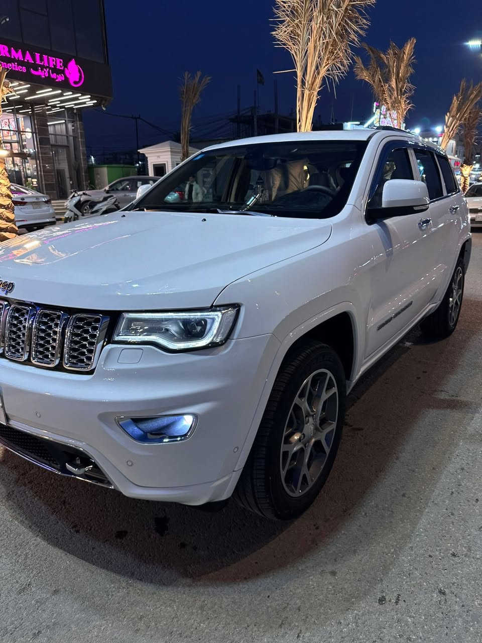 جيب 2020 
اوفر لاند خليجه وكاله
كفاله عامه بيها دوسات كهربائيه وماشيه 33 الف
جكات 3 وضعيات 
جدا جدا نضيفه وكلشي بالسياره بلادي وعلى وضع الشركه
مواصفات السيارهداخل بيجي نضيف بدون اي عيب شاشه بلاص 
مري كهرباء وترحيب 
بانروما 
صندوك كهرباء رادار جانبي 
كك حساسات اماميه خلفيه 
لايت زينون متحرك 
 نيكل بلادي بالكامل 
كشنات كهرباء +تدفىة تبريد 
تحكمات فول +شفتات بالستيرن 
بصمات عدد 2 
زراك لايت 
عده وسبير منازلات 
توقف ذاتي عند الرجوع الي الخلف 
ويل كب 20 
ملاحضه السياره بدون اي صبغ او تبديل ومحرك وكير بحاله الوكاله 
فقط يوجد كارت بالصندرك جدا صغير وممبين 
السياره مناقصهة اي شي 
وبيهة دوس كهرباء ماخذهة ب500$ 
وستتم مطريات 
وتخم تاير جديد 
ودسكات جديده 
مكانها بغداد رقم بغداد
السعر رقم 1 رد تلقائي
للاستفسار 
***********
